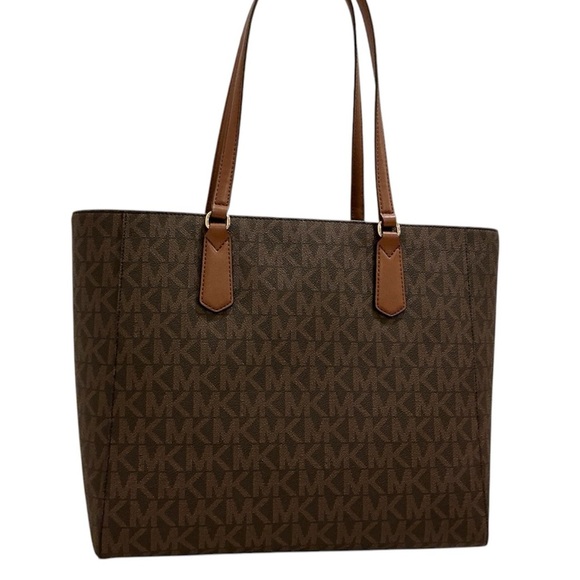 Michael Kors Joey Medium Flap Pocket Tote - Picture 5 of 5